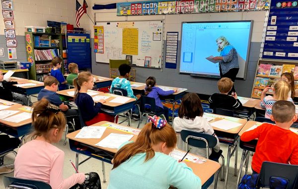 Anita Bradshaw teaches a lesson to her first-grade class at Pinebrook Elementary.